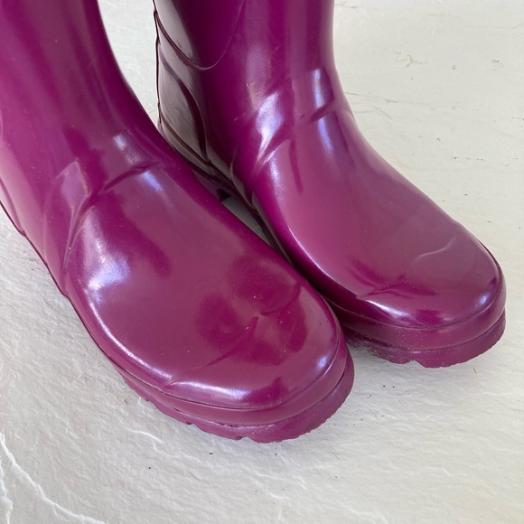 Women’s Hunter Boots Tall Rain Boots 👢in glossy finish. Size 7,  eggplant 🍆 - Picture 6 of 12